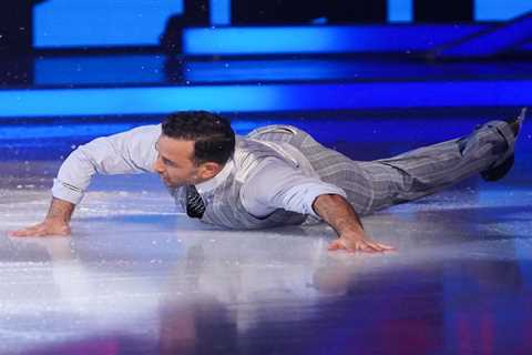 Ryan Thomas suffers Dancing on Ice fall during disastrous musicals week performance
