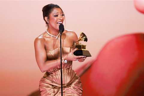 Victoria Monét Is First Artist to Win Both Best New Artist Grammy & Billboard Women in Music’s..