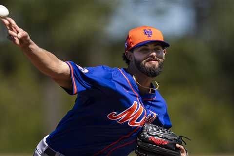 New Mets reliever Jorge Lopez fires perfect inning in spring training outing