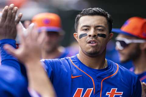 Mark Vientos homers as Mets’ third-base battle takes another turn