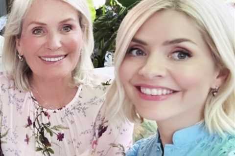 Dancing on Ice’s Holly Willoughby praises lookalike mum in sweet tribute on Mother’s Day