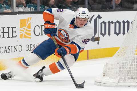 Rookie Kyle MacLean sticking with Islanders for rest of season