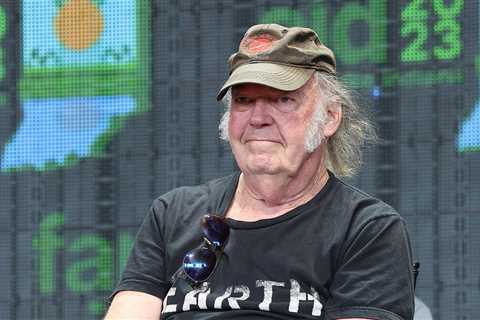 Neil Young Says His Music Is Returning to Spotify