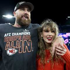 Taylor Swift & Travis Kelce Are Busy Ahead of ‘TTPD’ Release, Courtney Love Disses Beyoncé & Lana,..