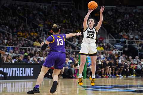 Caitlin Clark makes more 3-point history in Elite Eight matchup with LSU