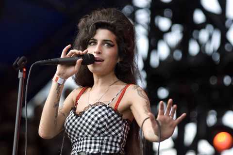 Billie Piper Says Classmate Amy Winehouse Was Bullied in School