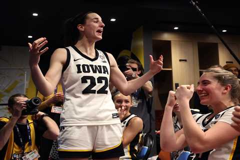 Caitlin Clark gets shot at March Madness greatness with help of moving screen