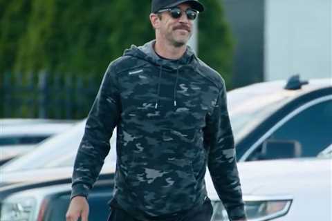 Aaron Rodgers reports to Jets facility for offseason program after grueling workout