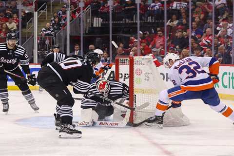 Kyle MacLean guts out goal in Islanders’ win after illness made status murky