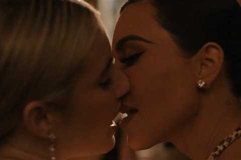 Kim Kardashian Kisses Emma Roberts During 'American Horror Story'
