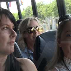 Gypsy Rose Rides TMZ Tour Bus, Dines at Lisa Vanderpump's Restaurant