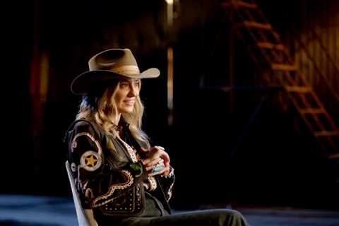 Lainey Wilson’s Journey From Struggling Artist to Country Star Explored in ‘Bell Bottom..