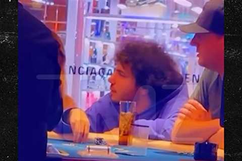Benny Blanco in Vegas As Selena Gomez Posts Pics Amid Bieber Pregnancy