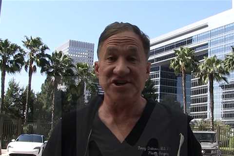 Terry Dubrow Urges Kelly Clarkson to Be Transparent About Weight Loss Drugs