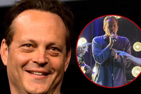 Vince Vaughn Takes Stage at Las Vegas Bar, Jams to Country Songs