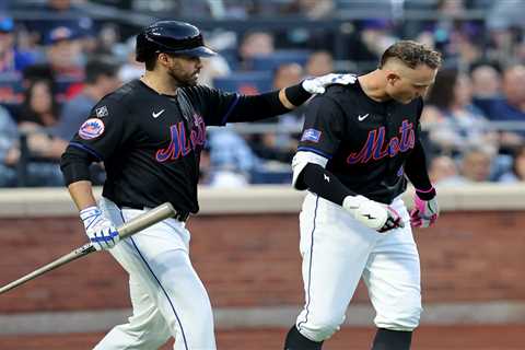 Mets’ Brandon Nimmo gets drilled in head, stays in and steals base after scary moment