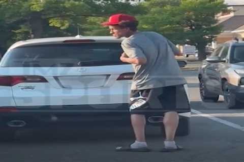 Delonte West stumbles through parking lot in latest concerning video