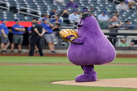 Mets are 5-0 since Grimace threw out the first pitch