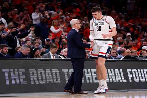 Donovan Clingan ‘not surprised’ Dan Hurley didn’t bolt UConn for Lakers’ $70 million offer