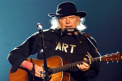 Illness Forces Neil Young to Take 'Big Unplanned Break' From Tour