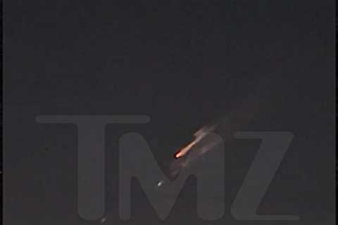 Glowing Meteorite Shoots Across Dark Sky in California: Video