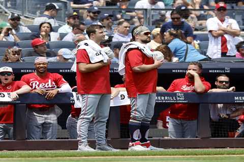 How the epic Yankees-Reds anthem standoff went down