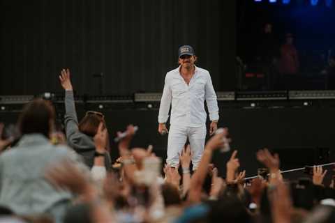 Patrick Mahomes, Ashton Kutcher & Mila Kunis Among Celebrities at Morgan Wallen’s BST Hyde Park..