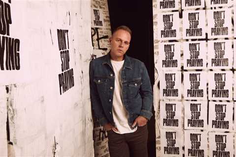 Matthew West Notches His 13th No. 1 on Christian Airplay Chart With ‘Don’t Stop Praying’
