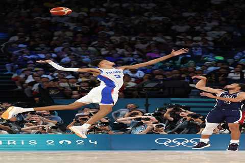 Steph Curry shoots over leaping Victor Wembanyama in mesmerizing Olympics moment
