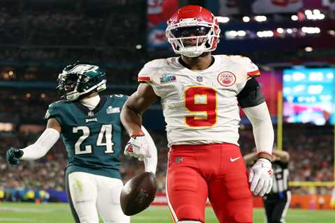 JuJu Smith-Schuster reunites with Chiefs after Patriots release