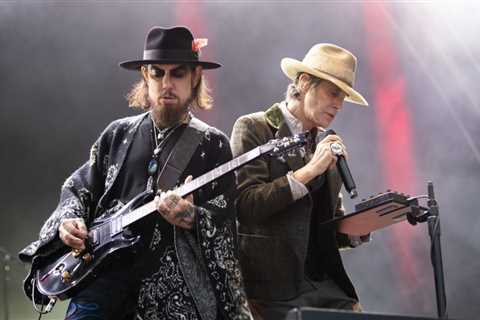 Jane’s Addiction Apologizes After Perry Farrell’s Onstage Outburst, Cancels Next Concert