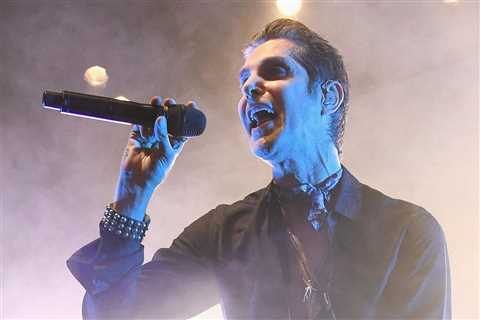Jane’s Addiction Apologizes for Onstage Scuffle and Cancels Show