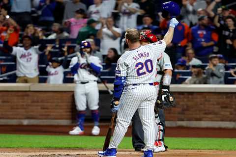 Pete Alonso tips helmet to standing ovation in what could be final Mets home game