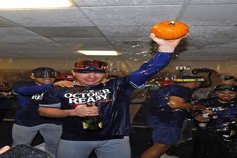 Mets, Pete Alonso go crazy in champagne celebration with bizarre ‘playoff pumpkin’