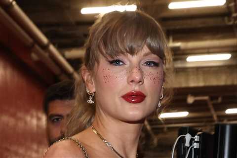 Taylor Swift Pairs Plaid Dress With Knee-High Boots (And Glitter Freckles!) at Chiefs vs. Saints..