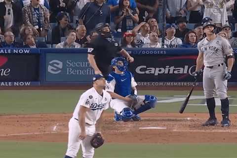 Giancarlo Stanton hits monstrous two-run homer in World Series debut