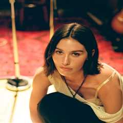 Gracie Abrams’ ‘That’s So True’ Lands Fourth Consecutive Week Atop U.K. Singles Chart