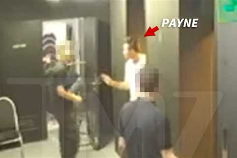 Liam Payne Talking to Hotel Staffer Charged with Drug Delivery, Video Shows