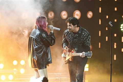 Ela Taubert & Joe Jonas Perform Electrifying Bilingual Version of ‘¿Cómo Pasó?’ at the 2024..