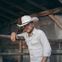 Justin Moore Puts an Easy-Going Spin on a Tough Topic in ‘Time’s Ticking’