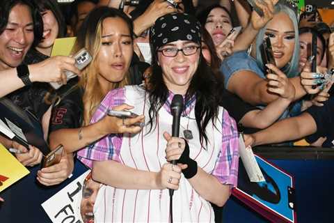 Billie Eilish Said Her “Body Problems” Began With An Old “Obsession” With One-Size Clothing Store..