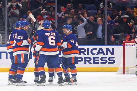 Islanders beat Blackhawks to inch closer to playoff cutline with reinforcements on horizon
