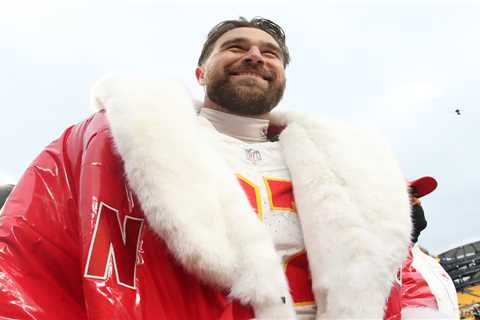 Travis Kelce gets $120K in gifts from Chiefs teammates after home robbery: Like ‘kid at Christmas’