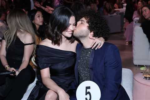 Benny Blanco and Selena Gomez Share a Holiday Kiss