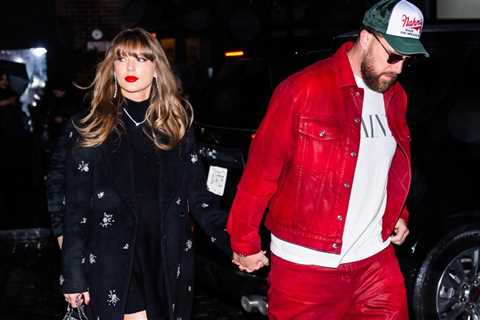 Swift’s Chic Holiday Style Shines Bright