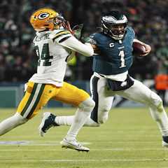 Eagles ride stifling defense to emphatic wild-card win over Packers