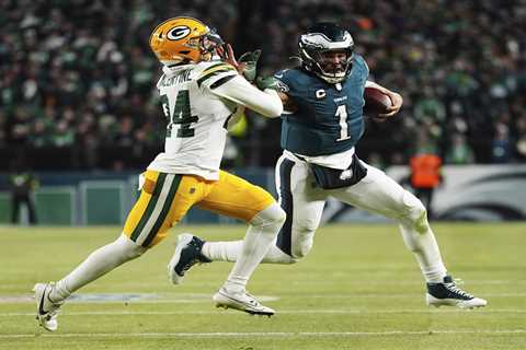 Eagles ride stifling defense to emphatic wild-card win over Packers
