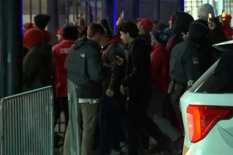 Ohio State fans break into Ohio Stadium after teams thrilling National Championship win over Notre..