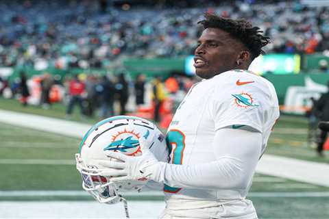 Tyreek Hill admits ‘frustration’ led to cryptic ‘I’m out’ Dolphins comments