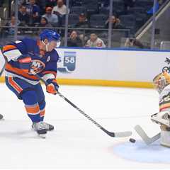 Banged-up Islanders beat elite Golden Knights to continue push toward playoff spot